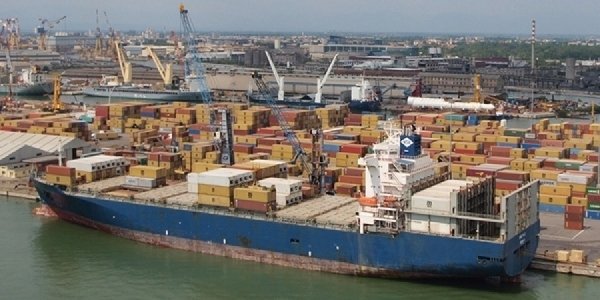 Istat: commercio estero in calo ad aprile – Rispetto al mese precedente scendono import e export